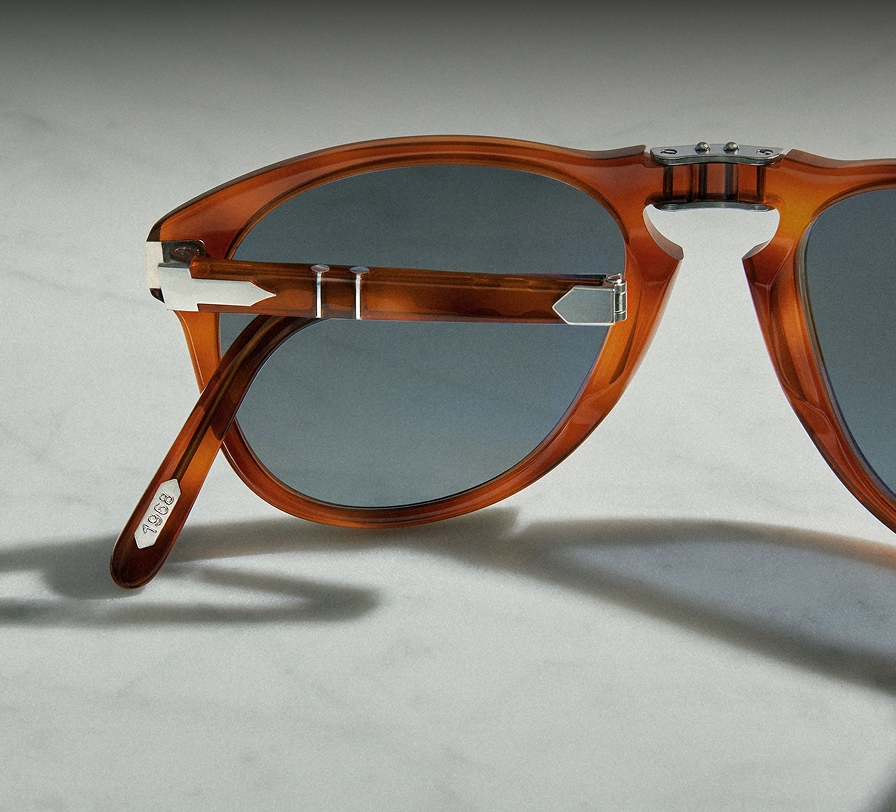 Distinctive details and folding Design