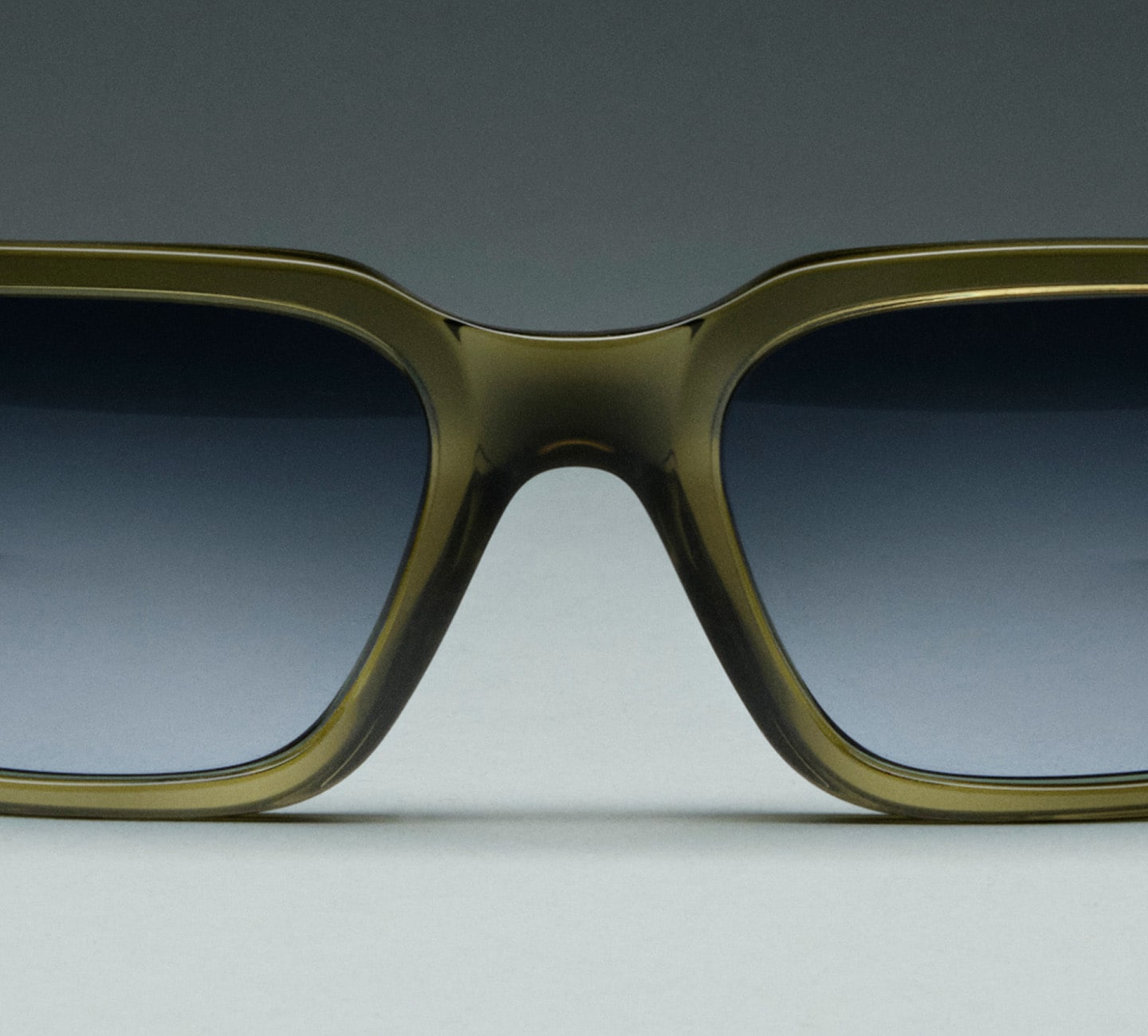 TRANSPARENT GREEN ACETATE WITH AZURE GRADIENT BLUE LENSES.