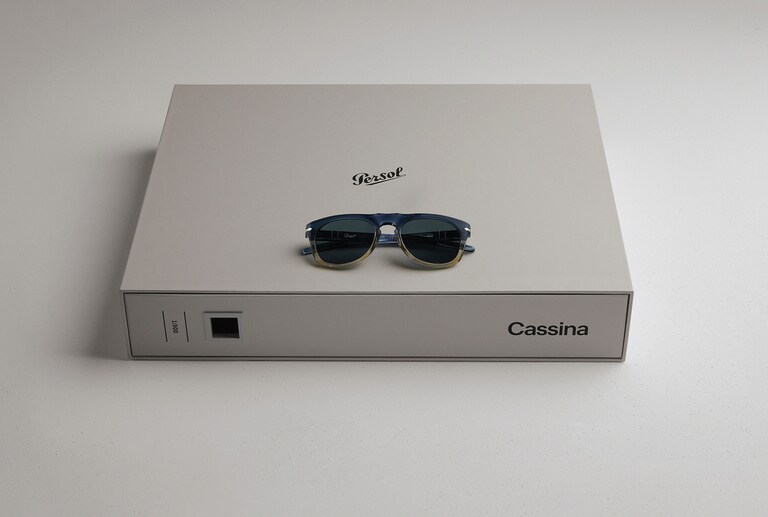 Occhiali Da Sole Donna Persol PO2497s – Montatura Quadrata Argento, Lenti Verdi, Made In Italy